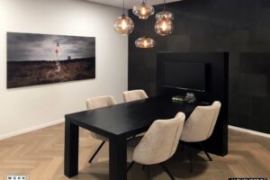 wandverkleidung_leder_vertigo_alphenberg_leather_lederfliesen_wohn-room
