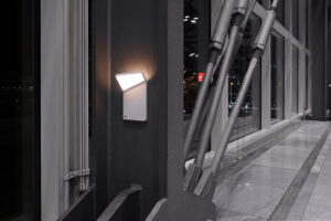 wandverkleidung_licht_winglet-cableless-light_nimbus-group_wohn-room