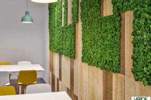 wandverkleidung_pflanze_mosswall_boiserie_mint_moos_moos-paneele_wohn-room