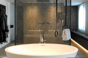 wandverkleidung_durchblick_lizard_acrylic_couture_wandpaneele_acrylwand_acrylpaneele_wohn-room