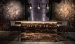 wandverkleidung_leder_alphenberg_wohn-room