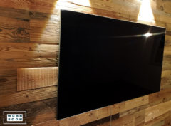 wandverkleidung_holz_scheunenholz_braun_holzwand_holzpaneele_wandpaneele_wand_wohn-room