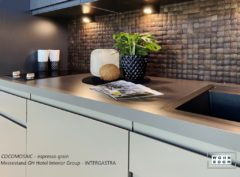 wandverkleidung_kokos_espresso_grain_cocomosaic_kokospaneele_wohn-room