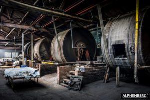 wandverkleidung_leder_produktion_alphenberg_wohn-room