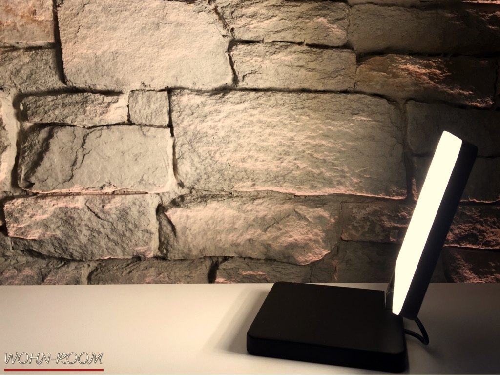 wandverkleidung_licht_roxxane_fly_cableless-light_nimbus-group_wohn-room