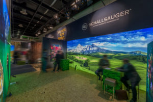 wandverkleidung_schallsauger_orgatec_akustik_wandbild_wohn-room
